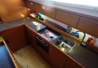 bateau à voile bavaria 46 cruiser voilier intérieur galère 4
